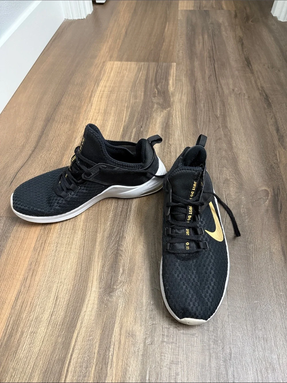Nike Kids Black and Gold Low-Top Sneakers